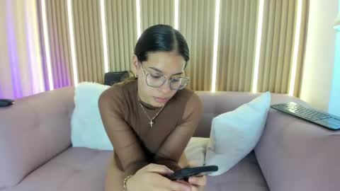 lunamillers_ online show from 3, 6, 2026
