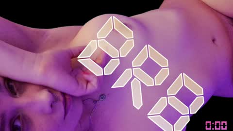 Snapshot of lunaoddity chatting on 14, 1, 2025 Luna online show from 14, 1, 2025