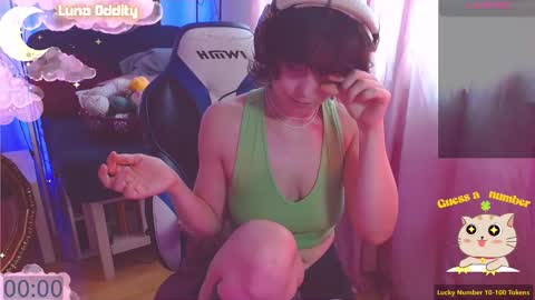 Snapshot of lunaoddity chatting on 7, 10, 2025 Luna online show from 7, 10, 2025