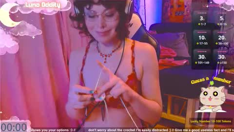 Snapshot of lunaoddity chatting on 18, 11, 2025 Luna online show from 18, 11, 2025