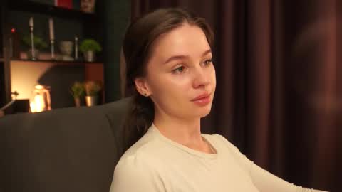 lunaolivia_ online show from 7, 10, 2025