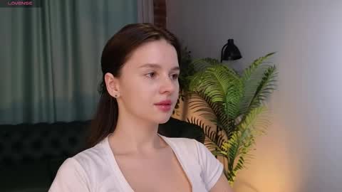 lunaolivia_ online show from 7, 11, 2025