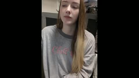 lunapixie2020 online show from 29, 1, 2025