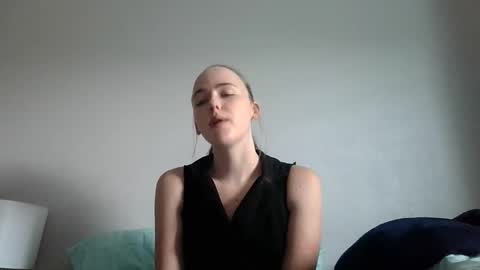 lunapixie2020 online show from 15, 4, 2026