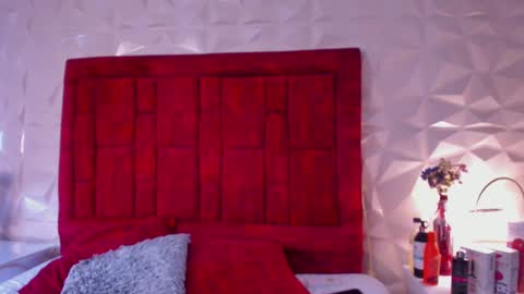 Snapshot of lunariddle chatting on 11, 12, 2024 .. .. online show from 11, 12, 2024