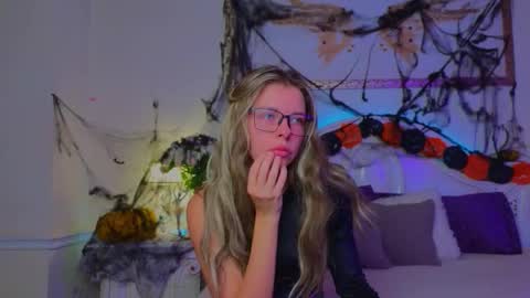 Luna Rishi online show from 24, 10, 2025