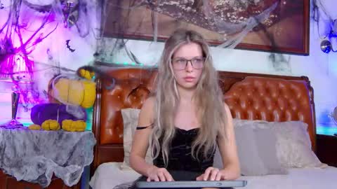 Luna Rishi online show from 25, 10, 2025