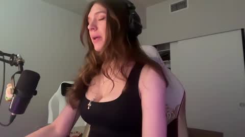 Snapshot of lunasnows chatting on 31, 3, 2026 lunasnow online show from 31, 3, 2026