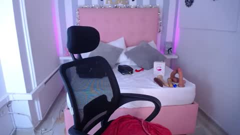 Snapshot of lunna_boobs20 chatting on 15, 11, 2025 lunna_boobs20 online show from 15, 11, 2025