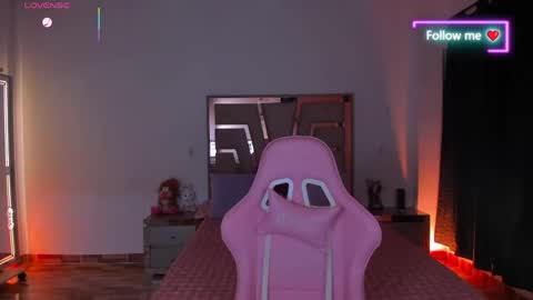 LUNA ROSE online show from 22, 4, 2026