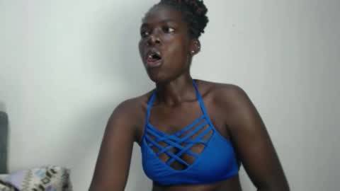Snapshot of luo_queen chatting on 8, 5, 2026 luo_queen online show from 8, 5, 2026