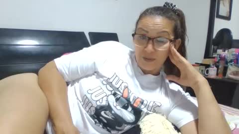 Snapshot of lupitavega_ chatting on 29, 11, 2025 Lupita online show from 29, 11, 2025