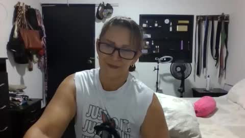 Snapshot of lupitavega_ chatting on 6, 2, 2026 Lupita online show from 6, 2, 2026