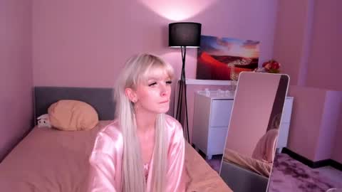 Snapshot of lura_lust chatting on 24, 7, 2026 Lura-Lust online show from 24, 7, 2026