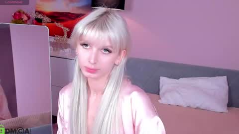Snapshot of lura_lust chatting on 27, 7, 2026 Lura-Lust online show from 27, 7, 2026
