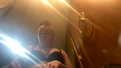 Kikithebaee online show from 28, 2, 2025