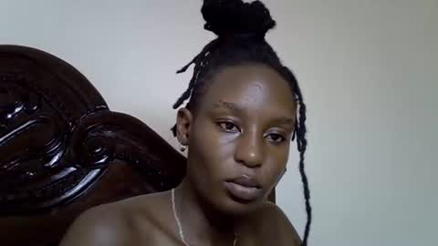 lutino_lovebirds online show from 18, 4, 2026