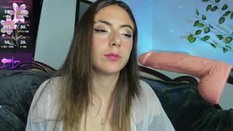 Snapshot of luumanson chatting on 28, 5, 2026 Lucy Manson online show from 28, 5, 2026