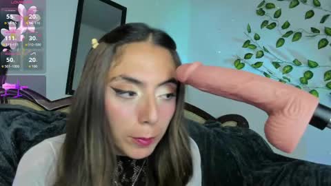 Snapshot of luumanson chatting on 31, 5, 2026 Lucy Manson online show from 31, 5, 2026