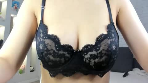 Yuna online show from 4, 3, 2026