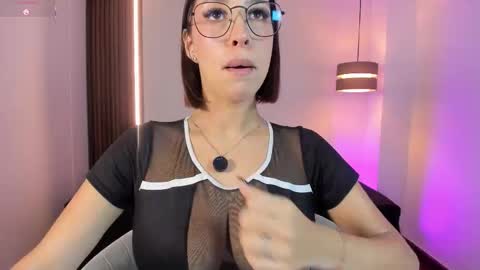Snapshot of luvely_unique chatting on 19, 12, 2025 Lu. online show from 19, 12, 2025