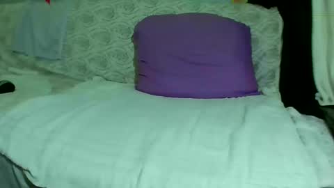 Snapshot of luvu4everxxx chatting on 23, 2, 2025 Bee Bee online show from 23, 2, 2025