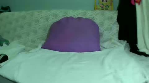 Snapshot of luvu4everxxx chatting on 27, 2, 2025 Bee Bee online show from 27, 2, 2025