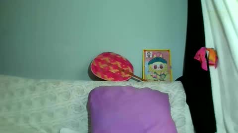 Snapshot of luvu4everxxx chatting on 28, 2, 2025 Bee Bee online show from 28, 2, 2025