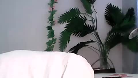 Snapshot of luvu4everxxx chatting on 13, 9, 2025 Bee Bee online show from 13, 9, 2025