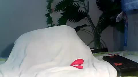 Snapshot of luvu4everxxx chatting on 17, 9, 2025 Bee Bee online show from 17, 9, 2025