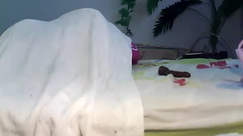 Snapshot of luvu4everxxx chatting on 22, 9, 2025 Bee Bee online show from 22, 9, 2025