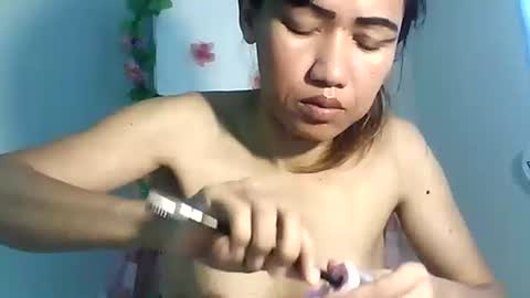 Snapshot of luvu4everxxx chatting on 5, 11, 2025 Bee Bee online show from 5, 11, 2025