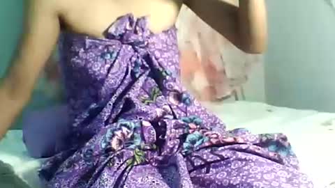 Snapshot of luvu4everxxx chatting on 16, 11, 2025 Bee Bee online show from 16, 11, 2025