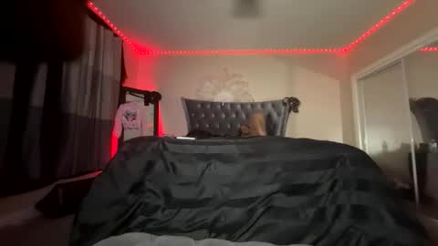 luvvlee online show from 23, 3, 2026