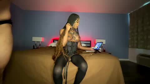 luvvlee online show from 8, 4, 2026