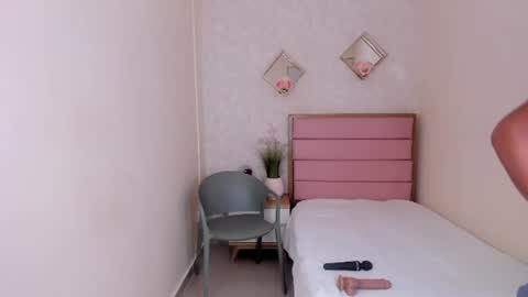 Snapshot of lux_noxentia chatting on 27, 7, 2026 Luz online show from 27, 7, 2026