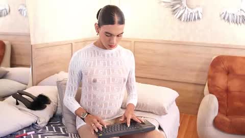 Luxa  online show from 25, 4, 2026