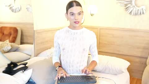 Luxa  online show from 25, 4, 2026