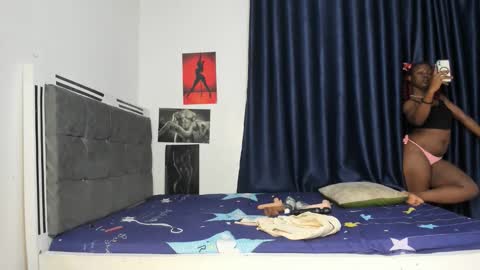 luxedollxoxoo online show from 25, 4, 2026