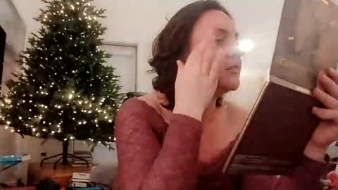 Snapshot of luxeysparkle chatting on 6, 12, 2024 Luxey Sparkle online show from 6, 12, 2024