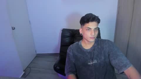 Snapshot of luxrx chatting on 4, 6, 2026 luxrx online show from 4, 6, 2026