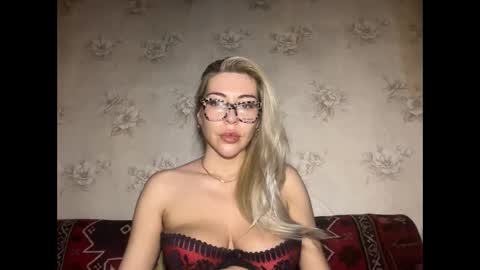 Snapshot of luxsonyastar chatting on 3, 12, 2025 LuxSonyaStar online show from 3, 12, 2025