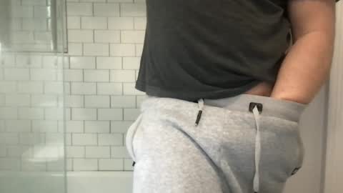 lvguynextdoor440656 online show from 21, 4, 2026