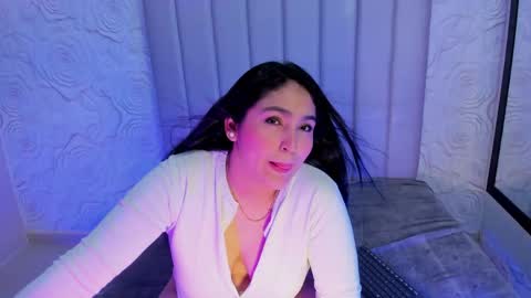 LYA DUBOIS  online show from 19, 4, 2026