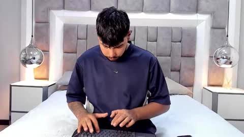 Snapshot of lyam_saenz chatting on 1, 12, 2025 lyam_saenz online show from 1, 12, 2025