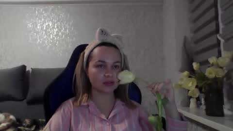 Snapshot of lyeeu25 chatting on 14, 3, 2026 Tina online show from 14, 3, 2026