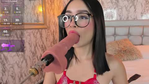 Lyen Rae  online show from 19, 12, 2024