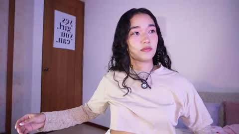 Lyhana Lee online show from 8, 11, 2025