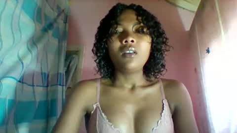 lyndah19 online show from 19, 12, 2025