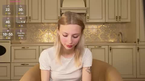 Hello there Im Eva3 Im new model here online show from 11, 9, 2025